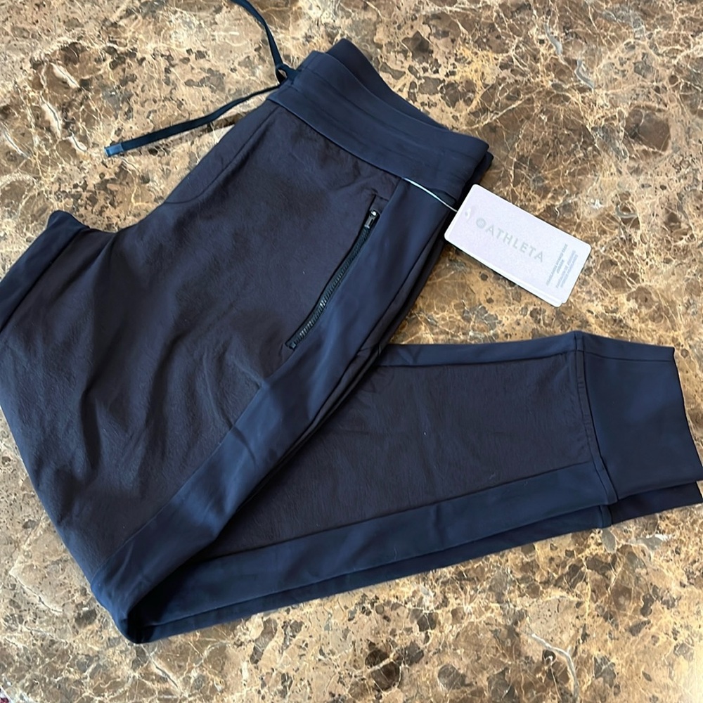 New! Athleta Black Headlands Hybrid Trek Jogger size 6~Zip Pockets~Hiking~Trail
